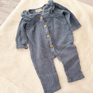 Rabbit + bear organic cotton blue printed ruffle jumpsuit size 6-9 months